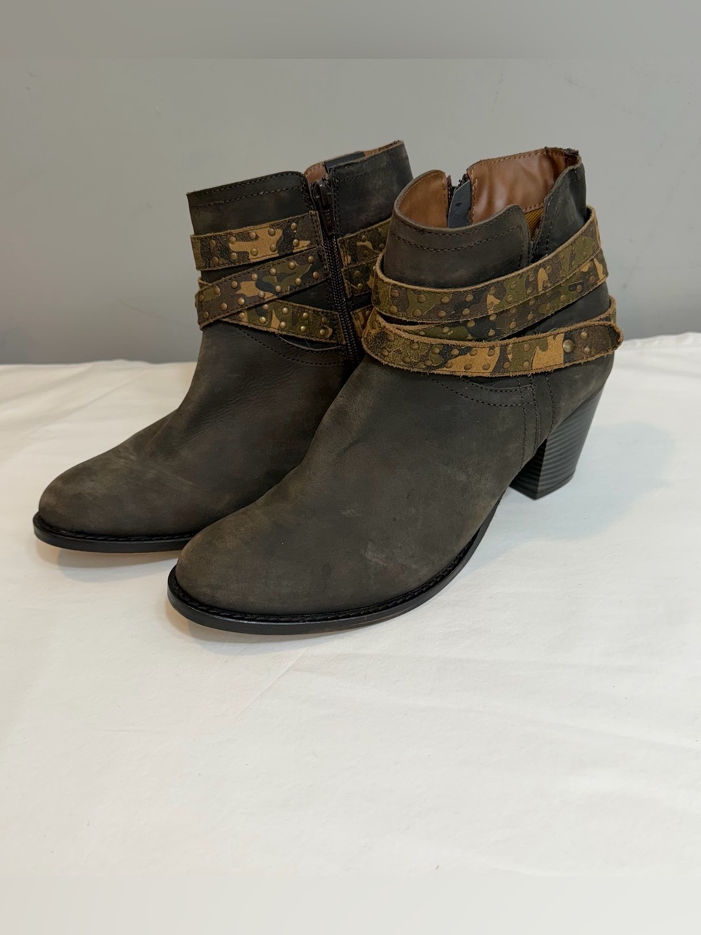 Dingo brown leather camo strap short cowboy boots size 10